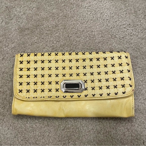 Yellow clutch/purse - Picture 1 of 5